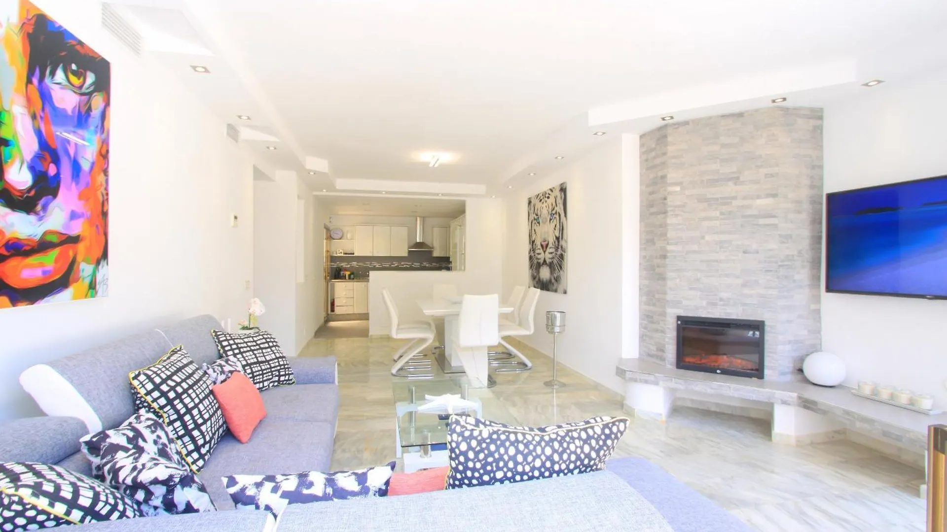 Modern Penthouse Frontline Urbanisation Apartment Marbella