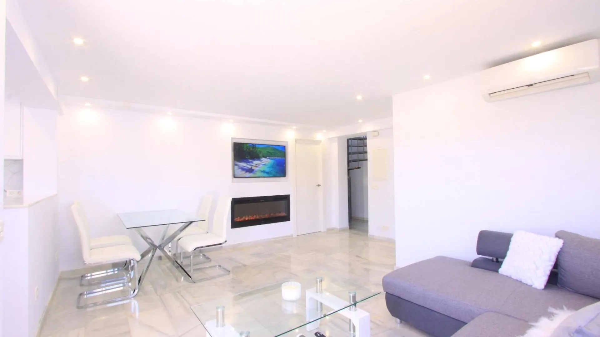 Modern Penthouse Frontline Urbanisation Apartment Marbella