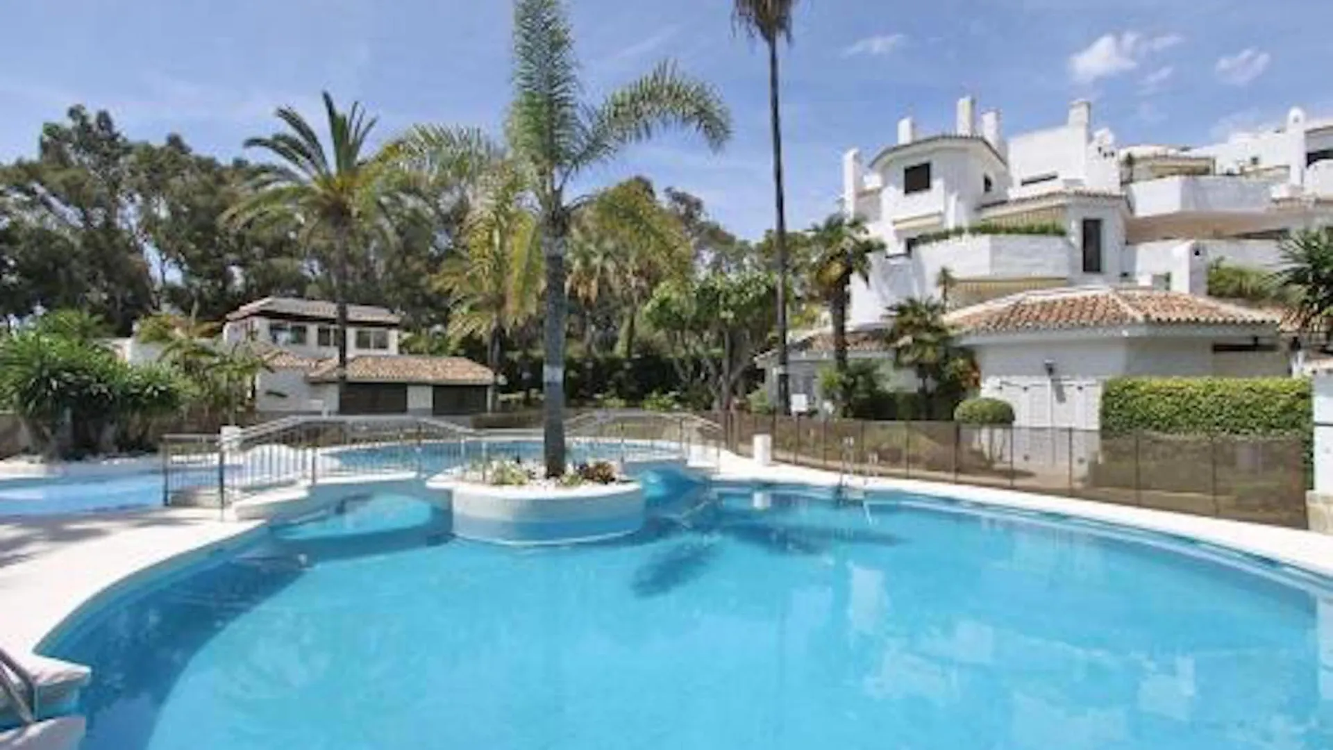 Modern Penthouse Frontline Urbanisation Apartment Marbella